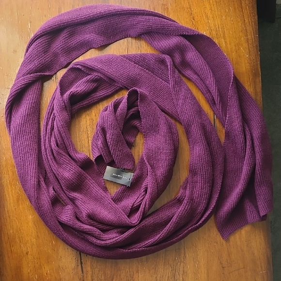 The Limited Rich Plum Women's Scarf NWT - Picture 5 of 5